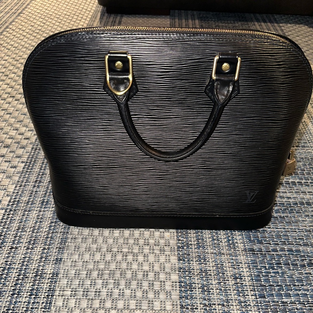 Authentic Louis Vuitton Epi Leather Alma PM Handbag